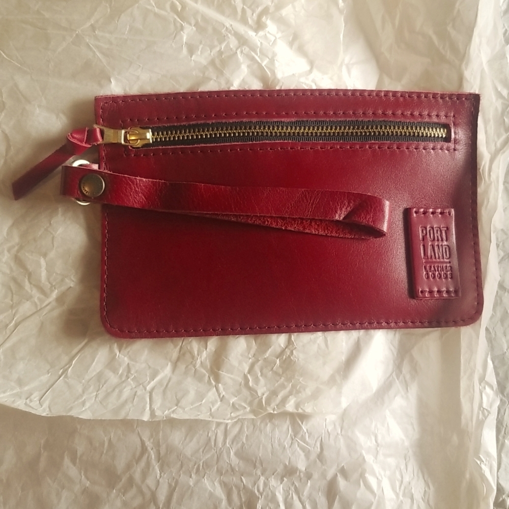 Adriana Pouch